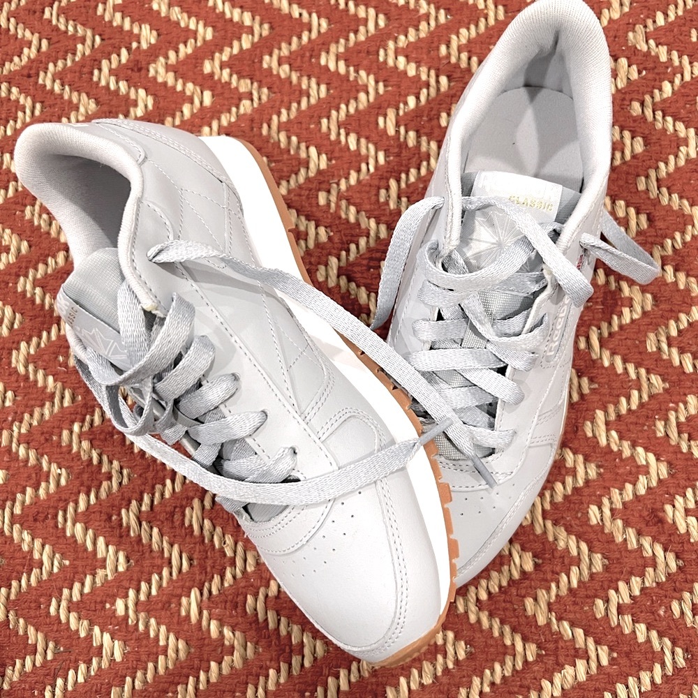 Reebok classic/ vintage new sneakers